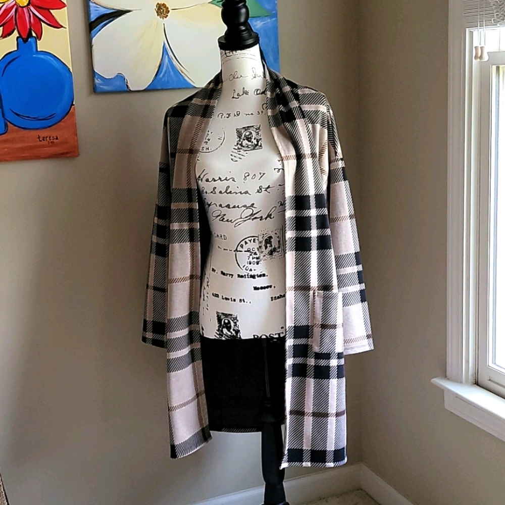 Knee-length Sweater with front pocket